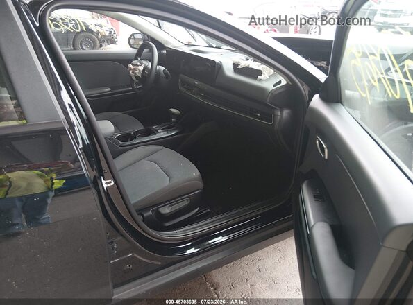 3KPFT4DE3SE062758 2025 KIA K4 Black Widok wnętrza z przodu
