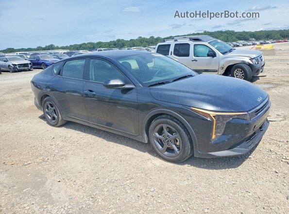 3KPFT4DE3SE067944 2025 KIA K4 Gray Front right