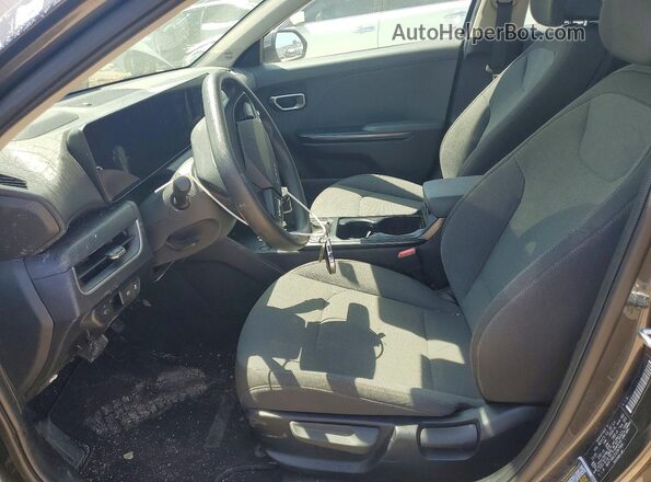 3KPFT4DE3SE067944 2025 KIA K4 Gray Front interior view