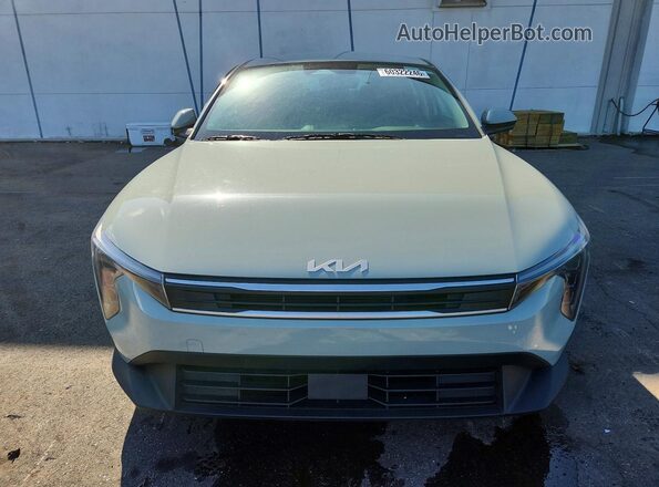 3KPFT4DE3SE070715 2025 KIA K4 Gray Widok z przodu