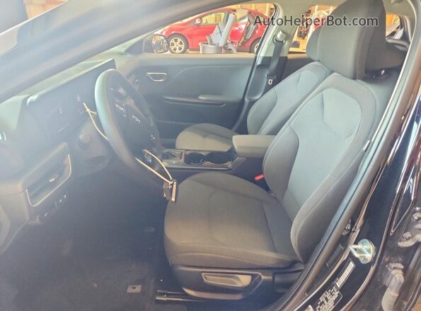 3KPFT4DE3SE099177 2025 KIA K4 Black Front interior view