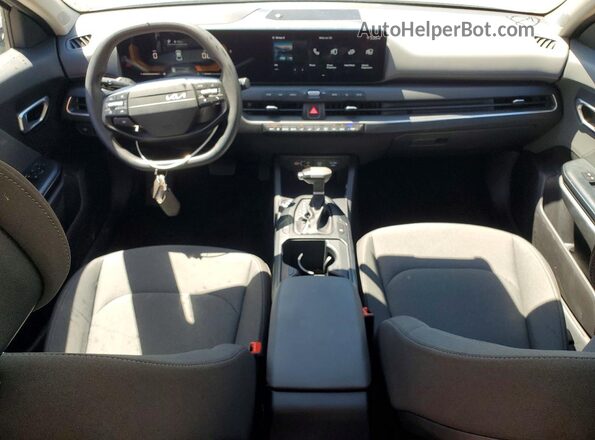3KPFT4DE3SE140150 2025 KIA K4 White Առջևի վահանակի տեսք