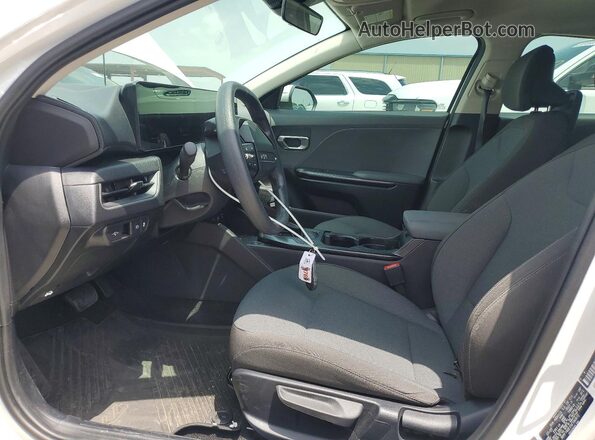 3KPFT4DE3SE180972 2025 KIA K4 White Widok wnętrza z przodu