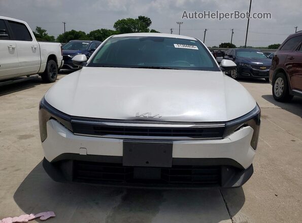 3KPFT4DE3SE180972 2025 KIA K4 White Widok z przodu