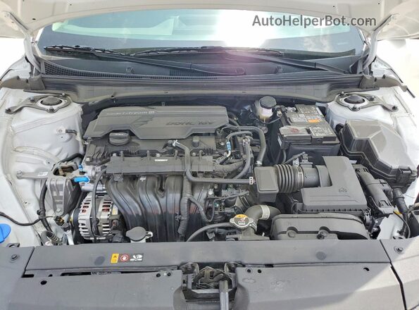 3KPFT4DE3SE180972 2025 KIA K4 White Widok wnętrza z tyłu