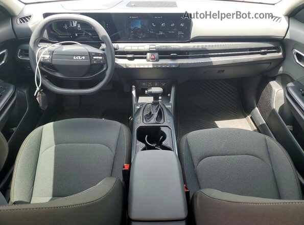 3KPFT4DE3SE180972 2025 KIA K4 White Widok deski rozdzielczej