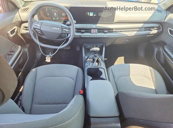 3KPFT4DE3SE194919 2025 KIA K4 Blue Вид панелі приладів