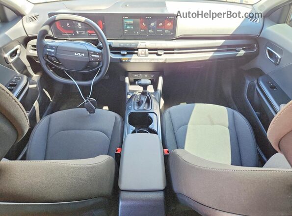 3KPFT4DE3SE207085 2025 KIA K4 White Dashboard view