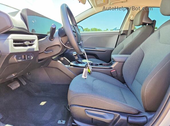 3KPFT4DE3SE207085 2025 KIA K4 White Front interior view
