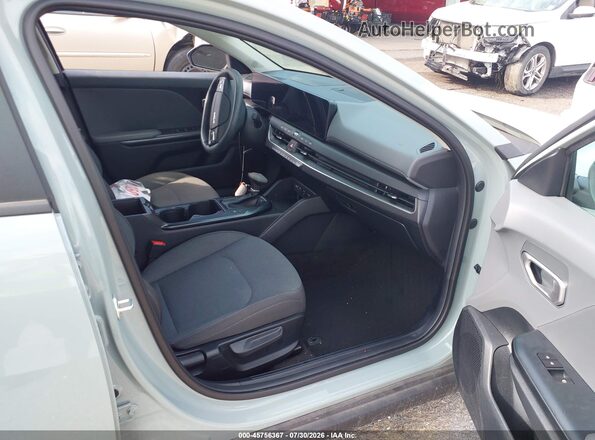 3KPFT4DE3SE208835 2025 KIA K4 Gray Вид салону спереду