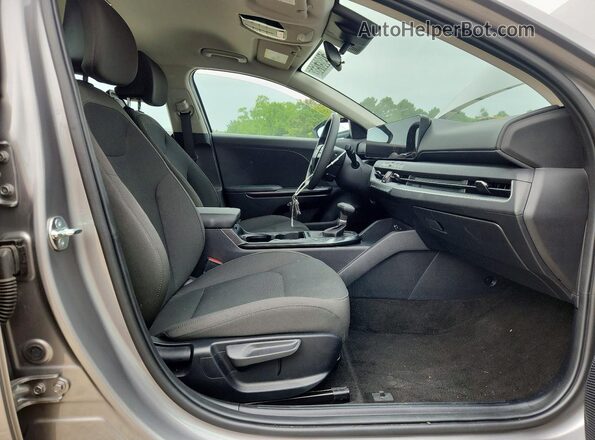 3KPFT4DE3TE256482 2026 KIA K4 Gray Front interior view