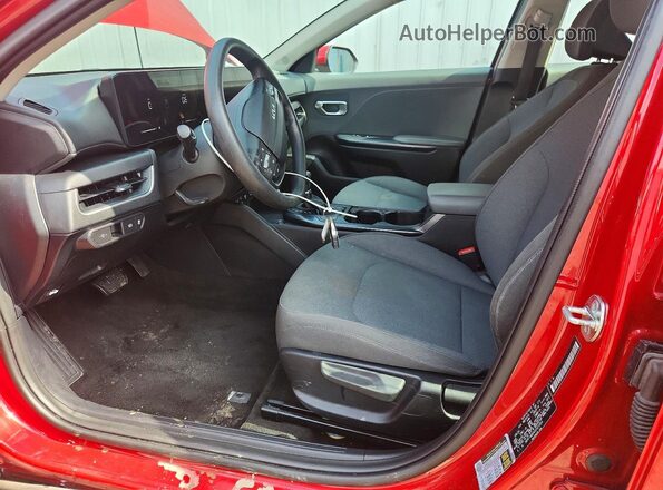 3KPFT4DE4SE021054 2025 KIA K4 Red წინა სალონის ხედი