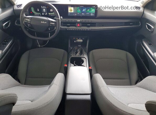 3KPFT4DE4SE068696 2025 KIA K4 Black Dashboard view