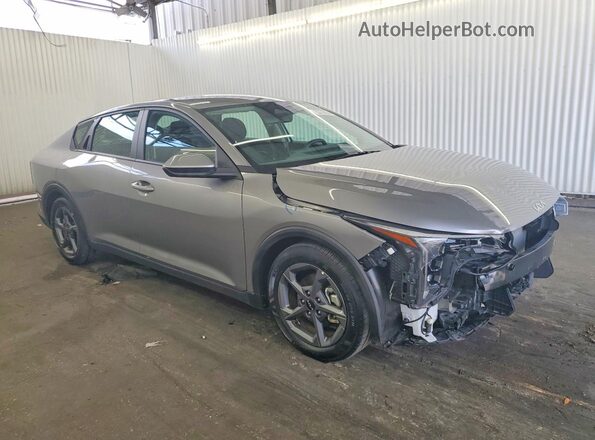 3KPFT4DE4SE075650 2025 KIA K4 Gray Front right