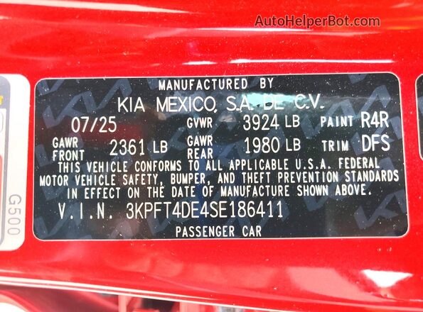 3KPFT4DE4SE186411 2025 KIA K4 Red Vista del compartimento del motor