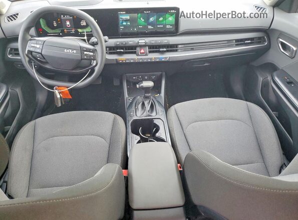 3KPFT4DE4SE226292 2025 KIA K4 Black Առջևի վահանակի տեսք