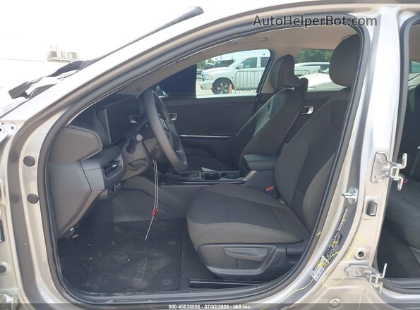 3KPFT4DE4TE325468 2026 KIA K4 Gray Սալոնի դիմացի տեսք