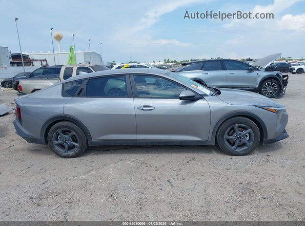 3KPFT4DE4TE325468 2026 KIA K4 Gray Սալոնի 360 աստիճան տեսք