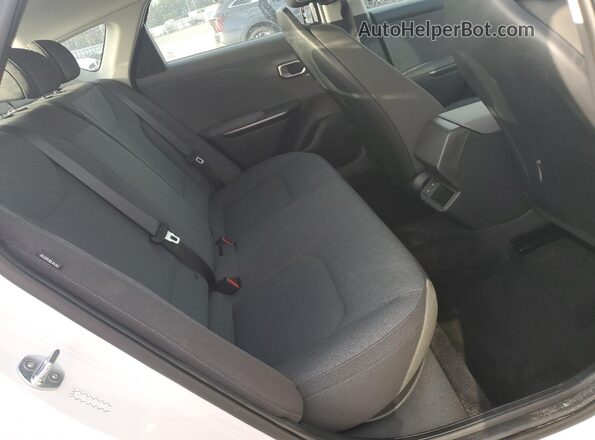 3KPFT4DE5SE007132 2025 KIA K4 White Հետևի նստատեղերի տեսք