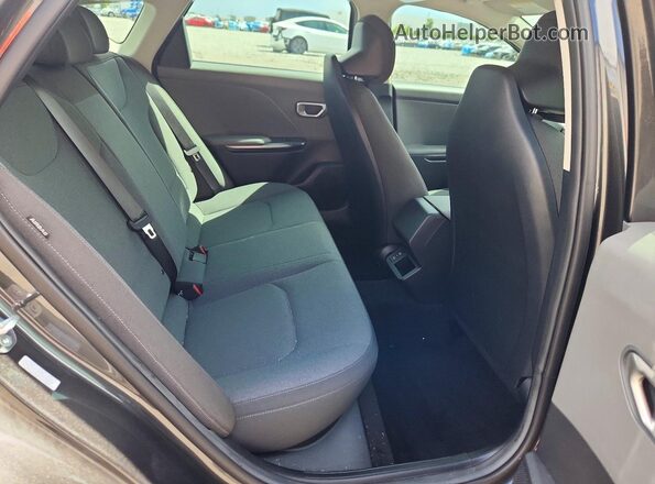 3KPFT4DE5SE084034 2025 KIA K4 Gray Widok tylnych siedzeń