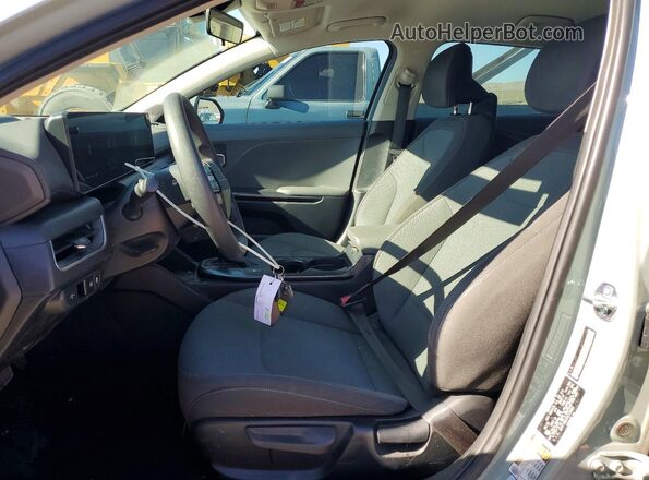 3KPFT4DE5SE155894 2025 KIA K4 Gray Вид салону спереду