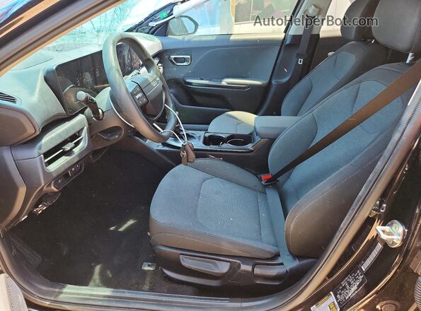 3KPFT4DE5SE237589 2025 KIA K4 Black Սալոնի դիմացի տեսք