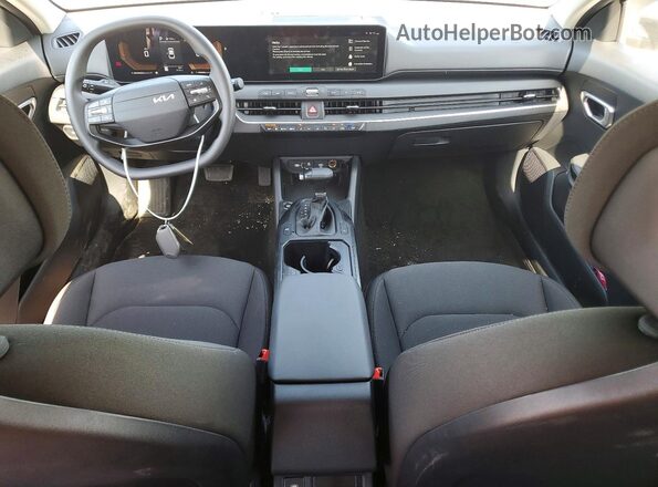 3KPFT4DE5TE279231 2026 KIA K4 Black Vista del salpicadero