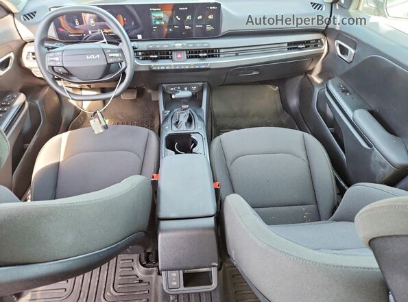 3KPFT4DE5TE305262 2026 KIA K4 Green Առջևի վահանակի տեսք