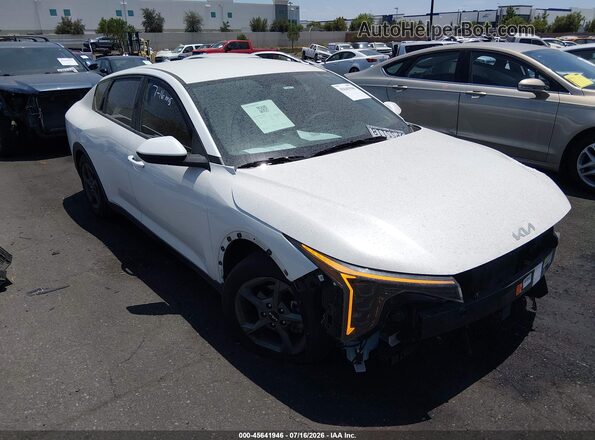 3KPFT4DE6SE009374 2025 KIA K4 White Vista interior de 360 grados