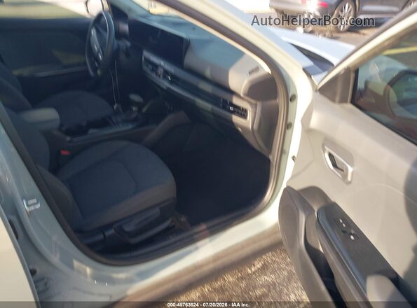 3KPFT4DE6SE027115 2025 KIA K4 Gray Սալոնի դիմացի տեսք