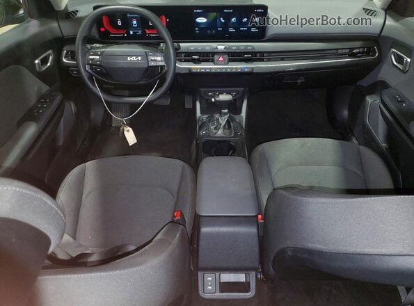 3KPFT4DE6SE048949 2025 KIA K4 Black Dashboard view