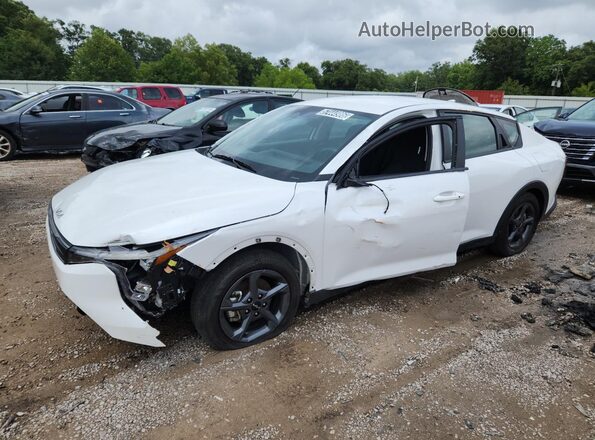 3KPFT4DE6SE111306 2025 KIA K4 White Սալոնի 360 աստիճան տեսք