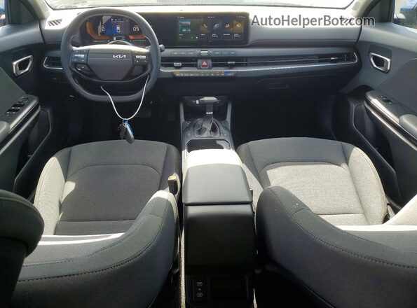 3KPFT4DE6SE118577 2025 KIA K4 Blue Առջևի վահանակի տեսք