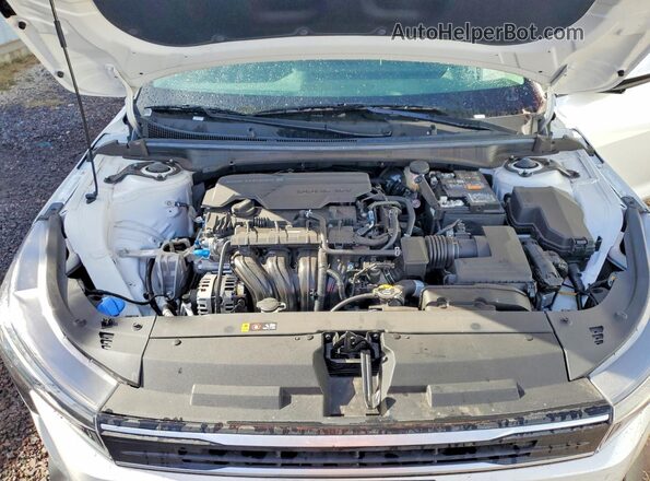 3KPFT4DE6SE136271 2025 KIA K4 White Rear interior view