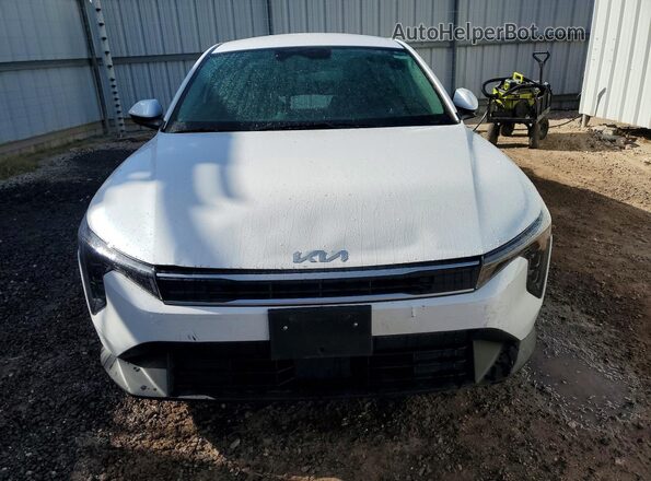 3KPFT4DE6SE136271 2025 KIA K4 White Front view