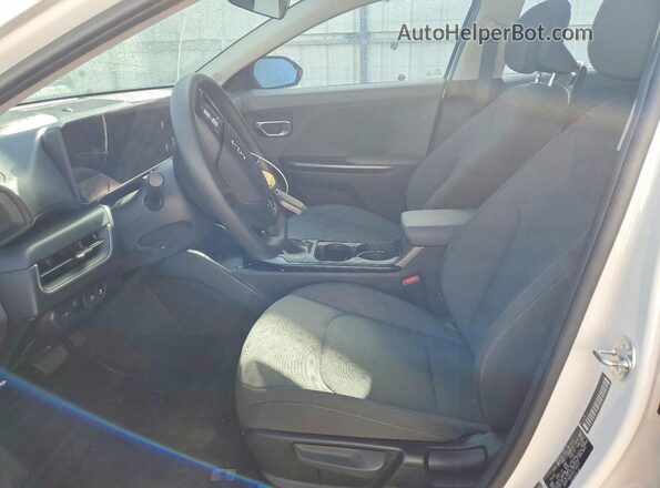 3KPFT4DE6SE136271 2025 KIA K4 White Front interior view