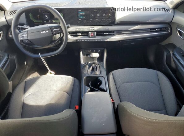 3KPFT4DE6SE136271 2025 KIA K4 White Dashboard view