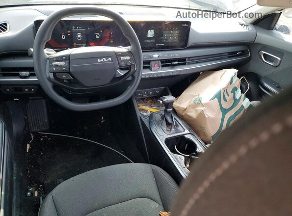3KPFT4DE6SE156083 2025 KIA K4 Gray Առջևի վահանակի տեսք