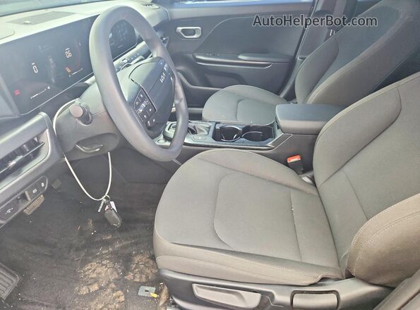 3KPFT4DE6TE325438 2026 KIA K4 Silver Vista interior delantera