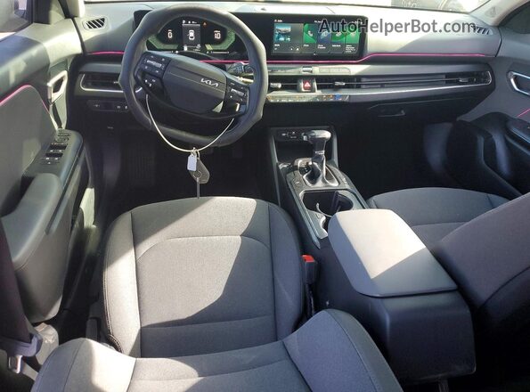 3KPFT4DE7SE107538 2025 KIA K4 Silver Dashboard view