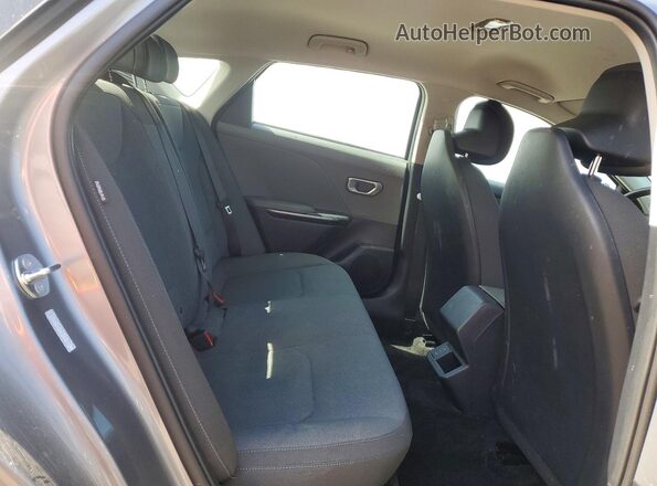 3KPFT4DE7SE117583 2025 KIA K4 Gray Vista de los asientos traseros
