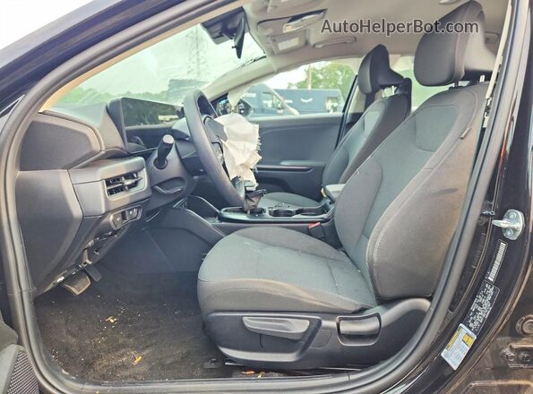 3KPFT4DE7SE141687 2025 KIA K4 Black Vista interior delantera