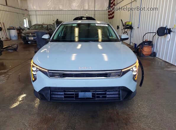 3KPFT4DE7SE157422 2025 KIA K4 Gray Դիմացի տեսք