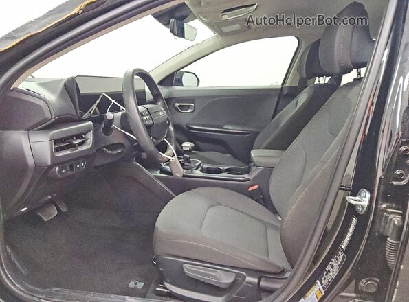 3KPFT4DE7SE159719 2025 KIA K4 Black Widok wnętrza z przodu