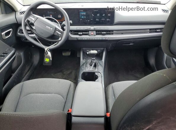3KPFT4DE7SE181588 2025 KIA K4 Gray Vista del salpicadero