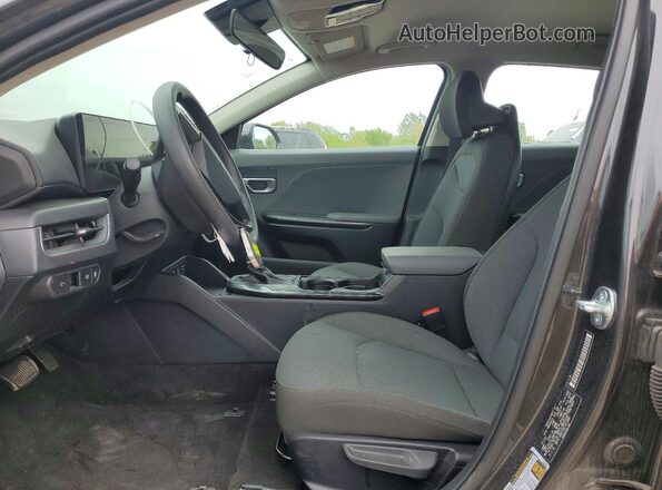 3KPFT4DE7SE181588 2025 KIA K4 Gray Vista interior delantera