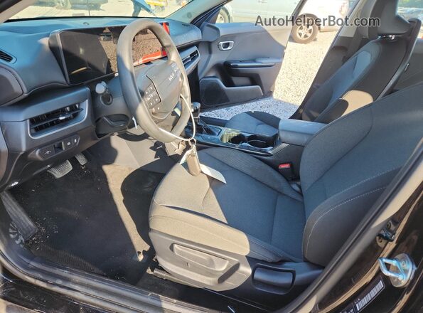 3KPFT4DE7SE224102 2025 KIA K4 Black Սալոնի դիմացի տեսք