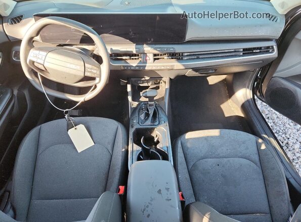 3KPFT4DE7SE224102 2025 KIA K4 Black Առջևի վահանակի տեսք