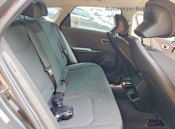 3KPFT4DE7SE227484 2025 KIA K4 Gray Vista de los asientos traseros