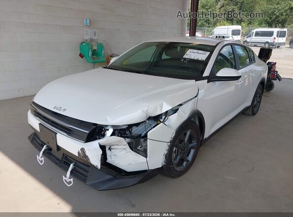 3KPFT4DE7SE228778 2025 KIA K4 White Front left
